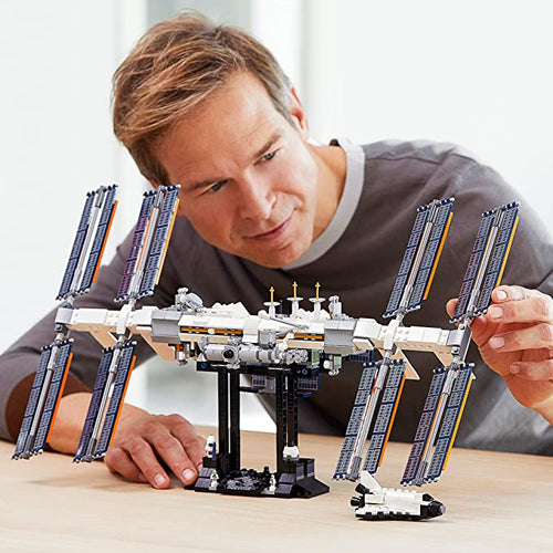 LEGO Ideas International Space Station 21321 Building Kit (864 Pieces)